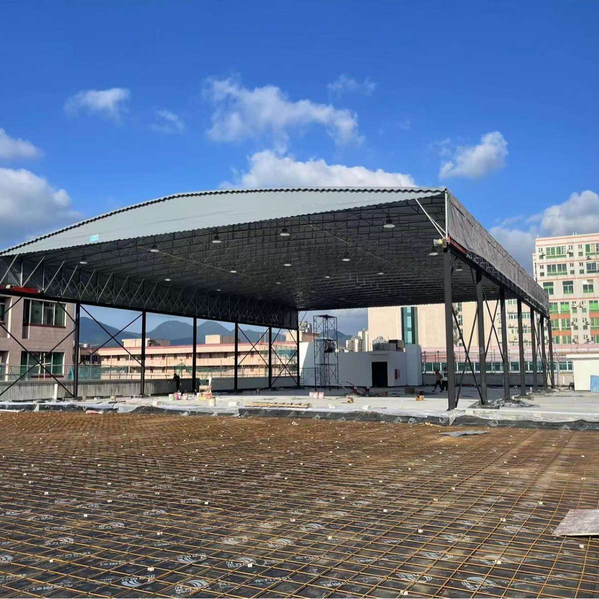 推拉雨棚用的是什么材料？